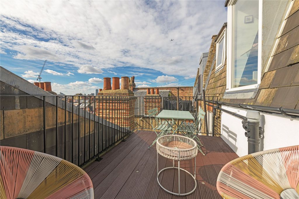 Property photo 2 of 18 Balcony