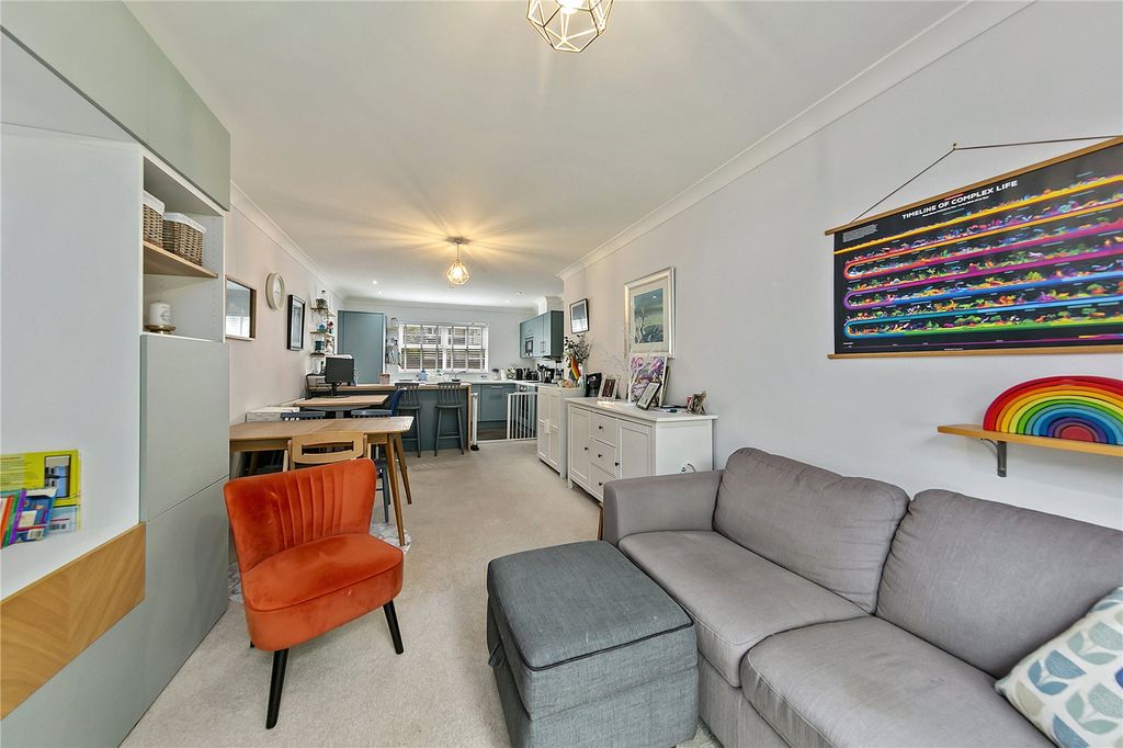 Additional image 6 of 2 bed flat for saleAzalea Court, Hampton TW12