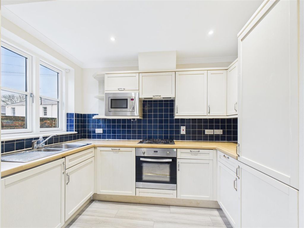 Property photo 2 of 8 Kitchen.Jpg