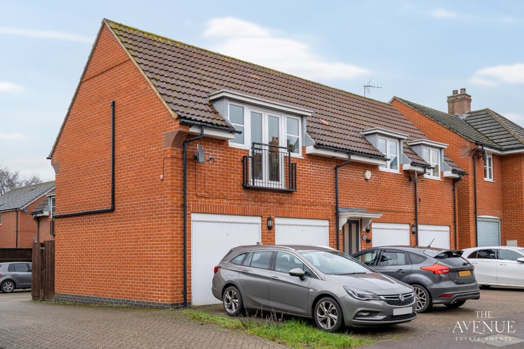 Property photo 1 of 32 4829181