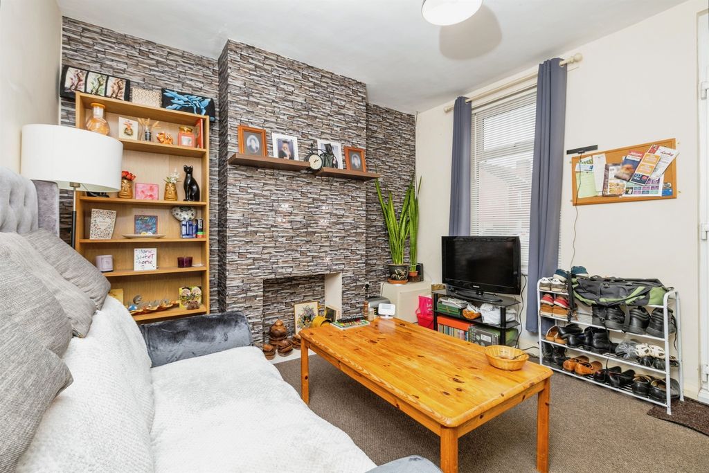Property photo 2 of 12