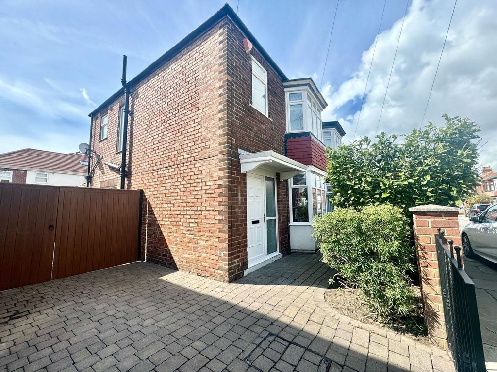 Property photo 1 of 14 External