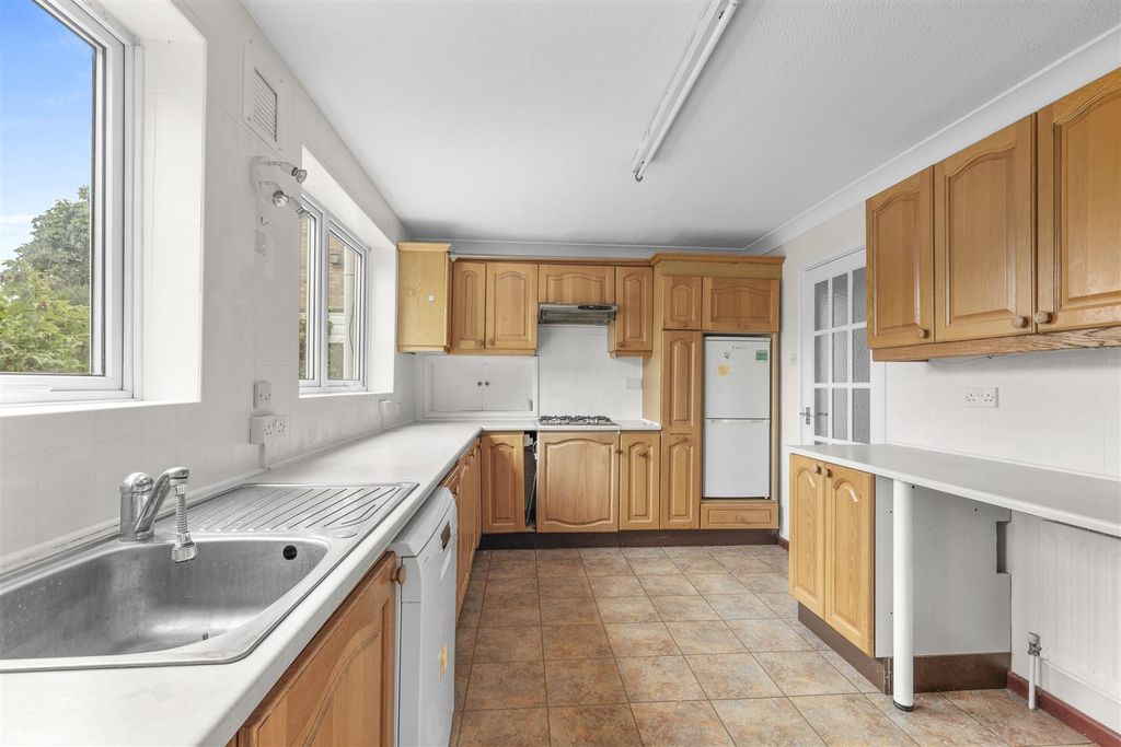 Property photo 3 of 14 Kitchen 2