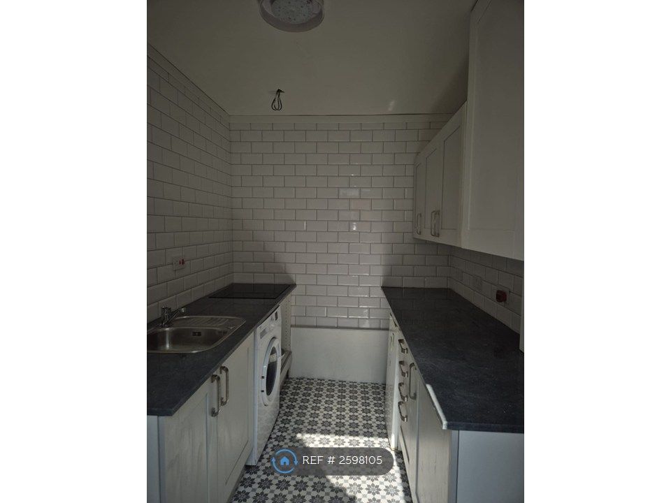 Property photo 3 of 7 Kitchen
