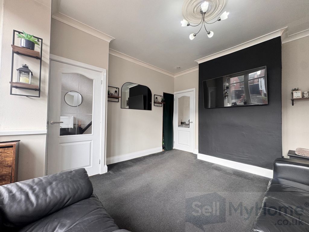 Property photo 2 of 18 Lounge