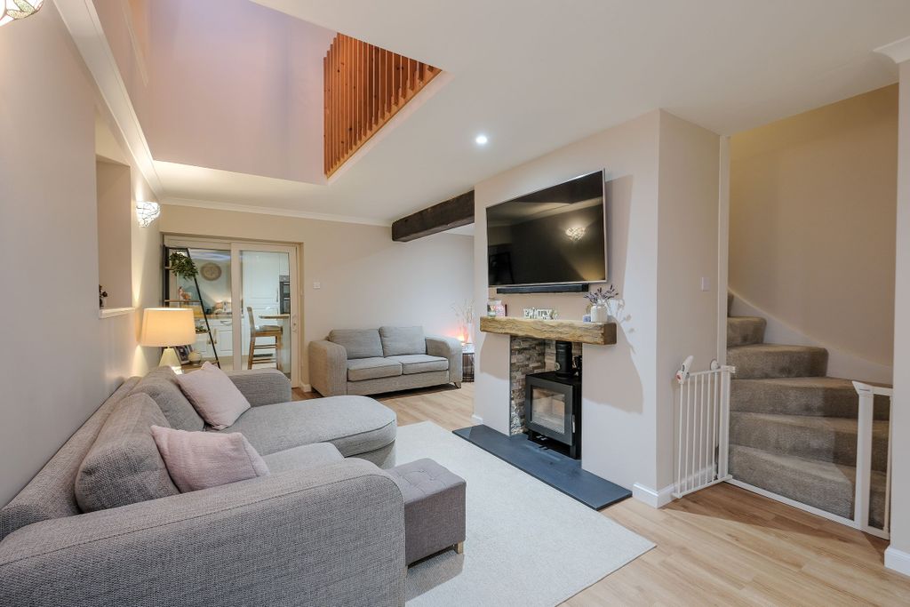 Property photo 3 of 44