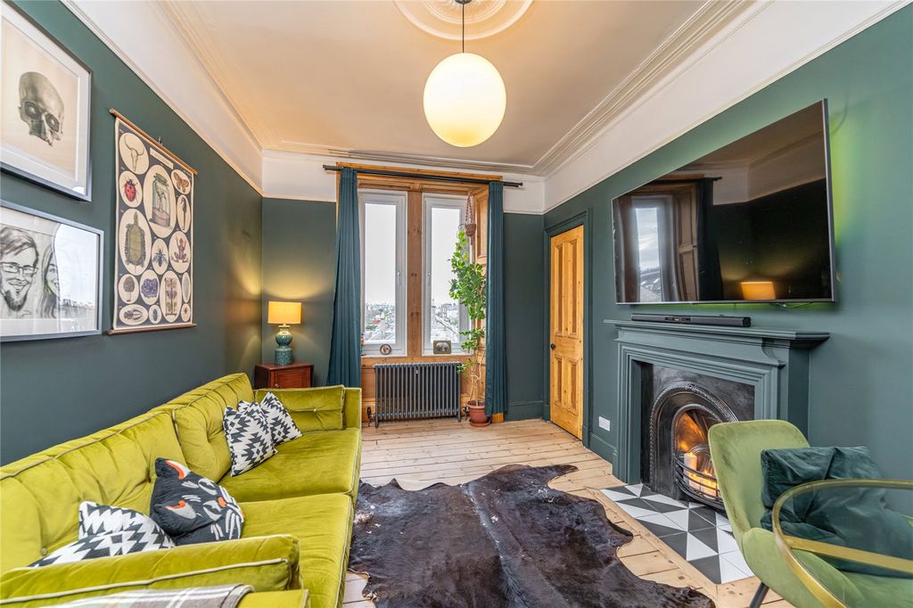 Property photo 2 of 26 Lounge