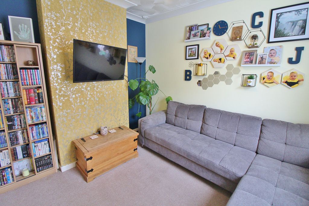 Property photo 2 of 13