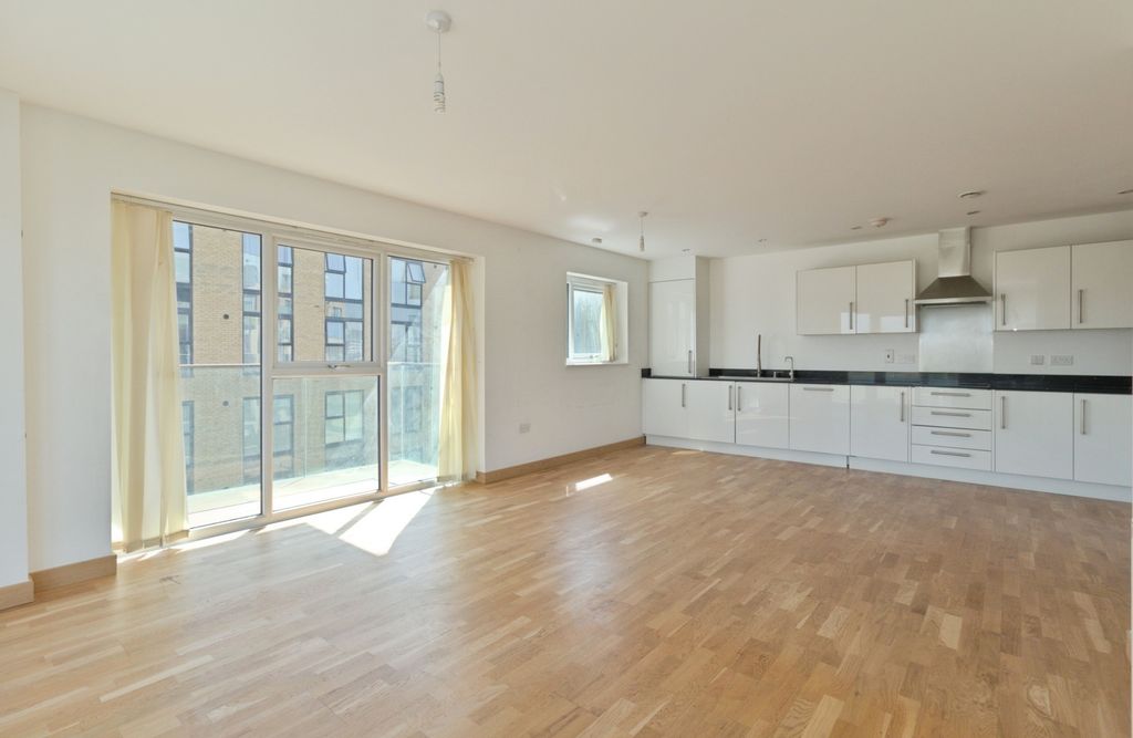 Property photo 3 of 17 Pbox-Img.Jpg