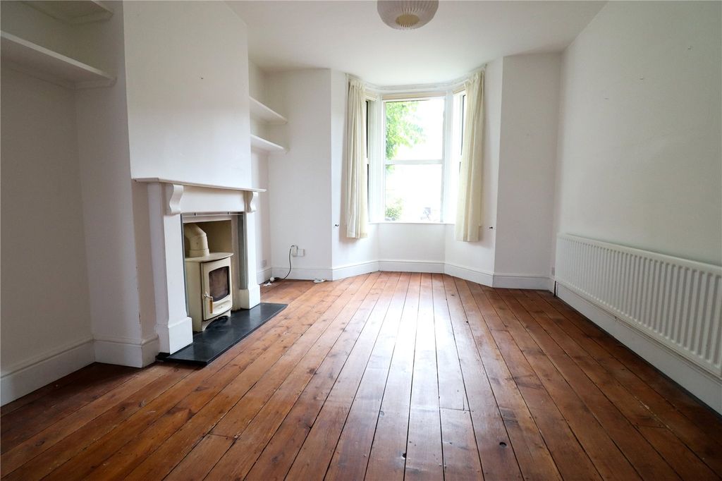 Property photo 2 of 11 Picture No. 14