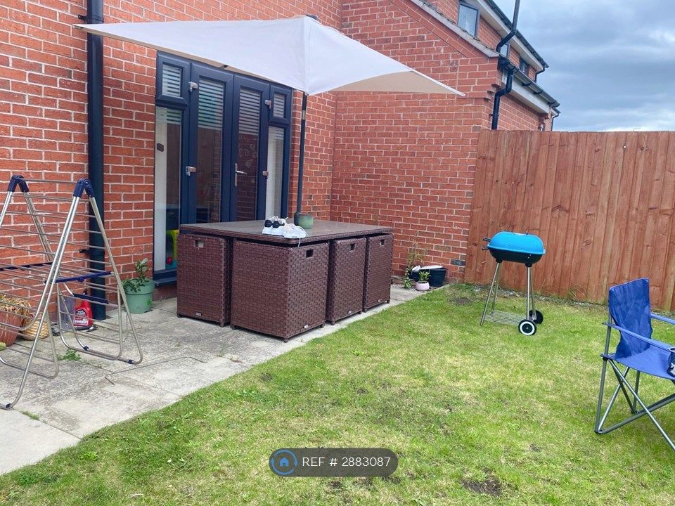 Property photo 2 of 26 Garden With Bbq Furniture