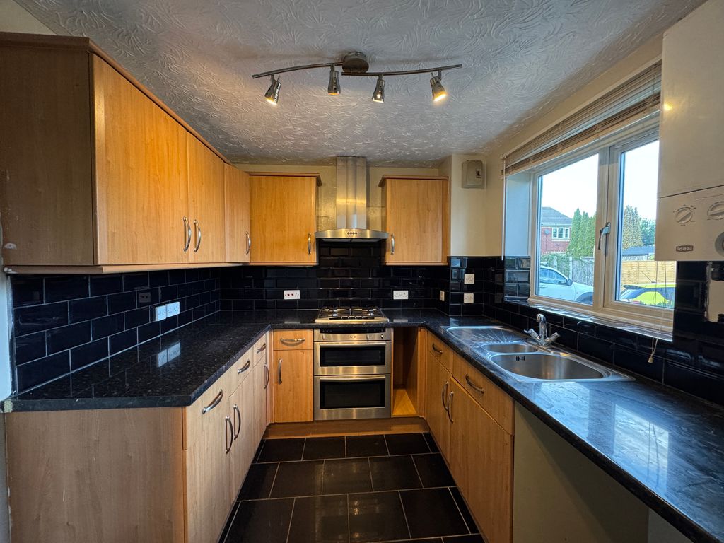 Property photo 2 of 8 Kitchen