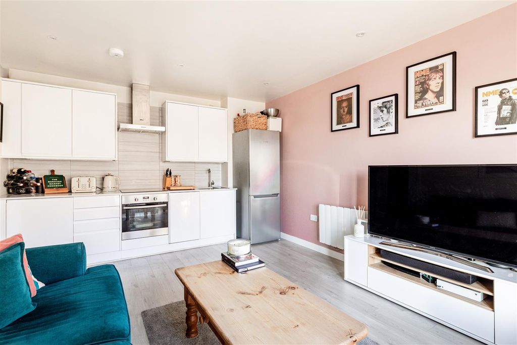 Property photo 2 of 8 Grove House-9.Jpg