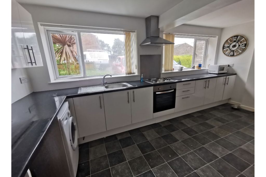 Property photo 2 of 13 Kitchen