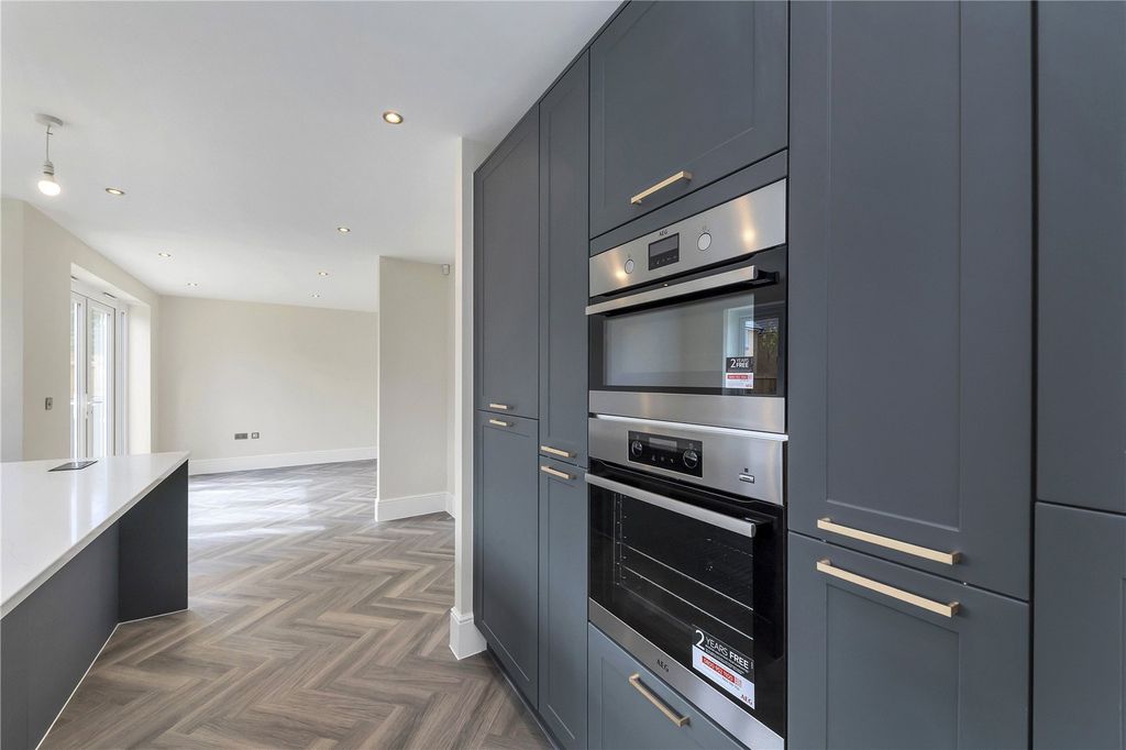 Property photo 3 of 11 Picture No. 29