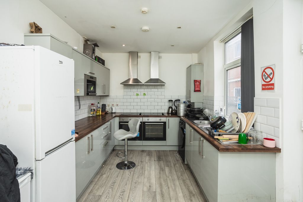 Property photo 2 of 40