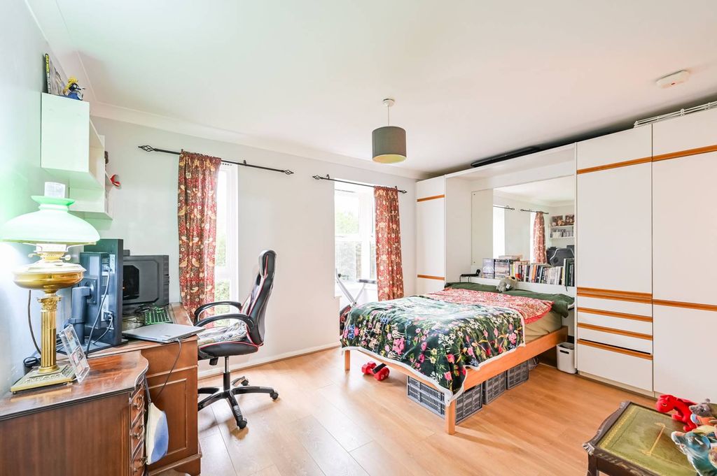 Property photo 1 of 8