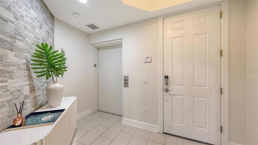 Property photo 3 of 19 <Alttext/>