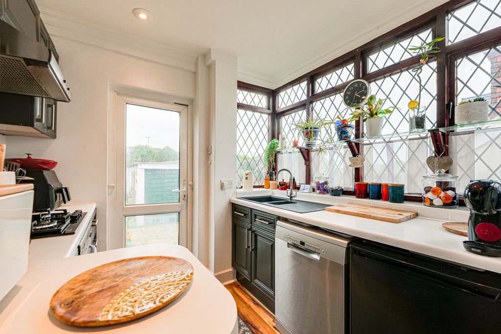 Property photo 3 of 23