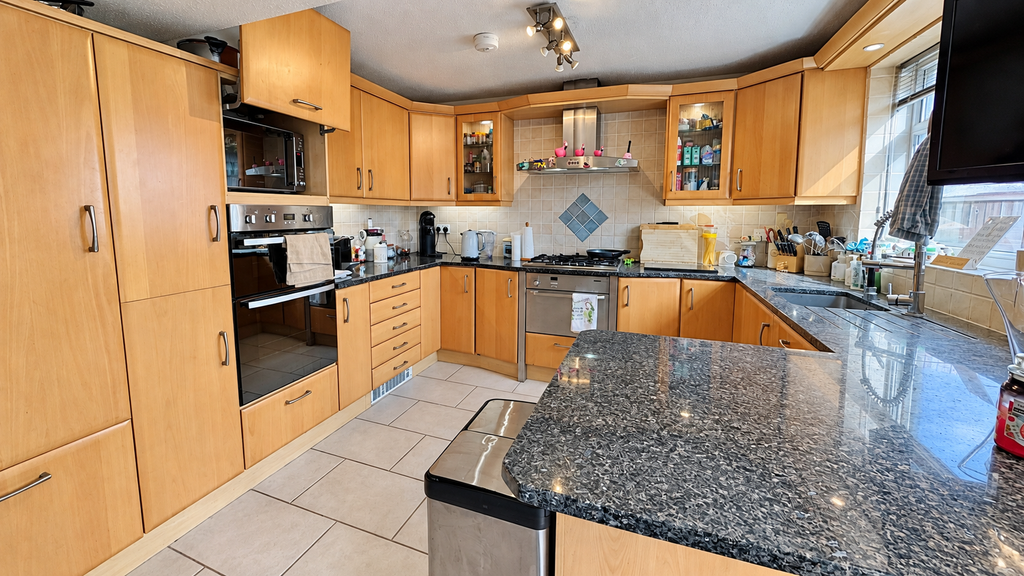 Property photo 3 of 19 Kitchen