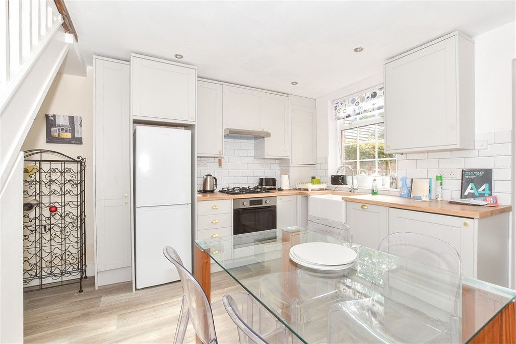 Property photo 3 of 9 Kitchen