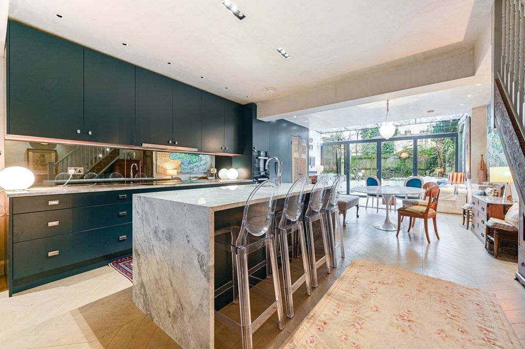 Property photo 2 of 21