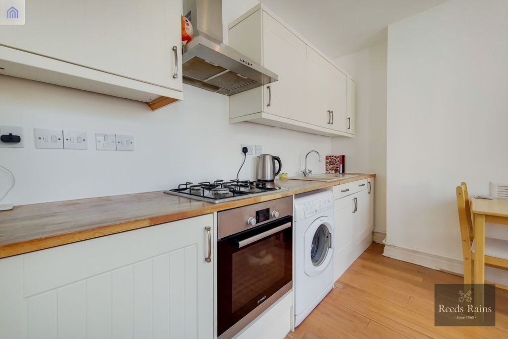Property photo 3 of 11 Kitchen Area