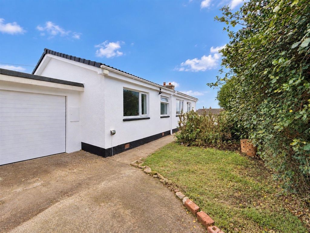 Property photo 1 of 21 Whinestones Front
