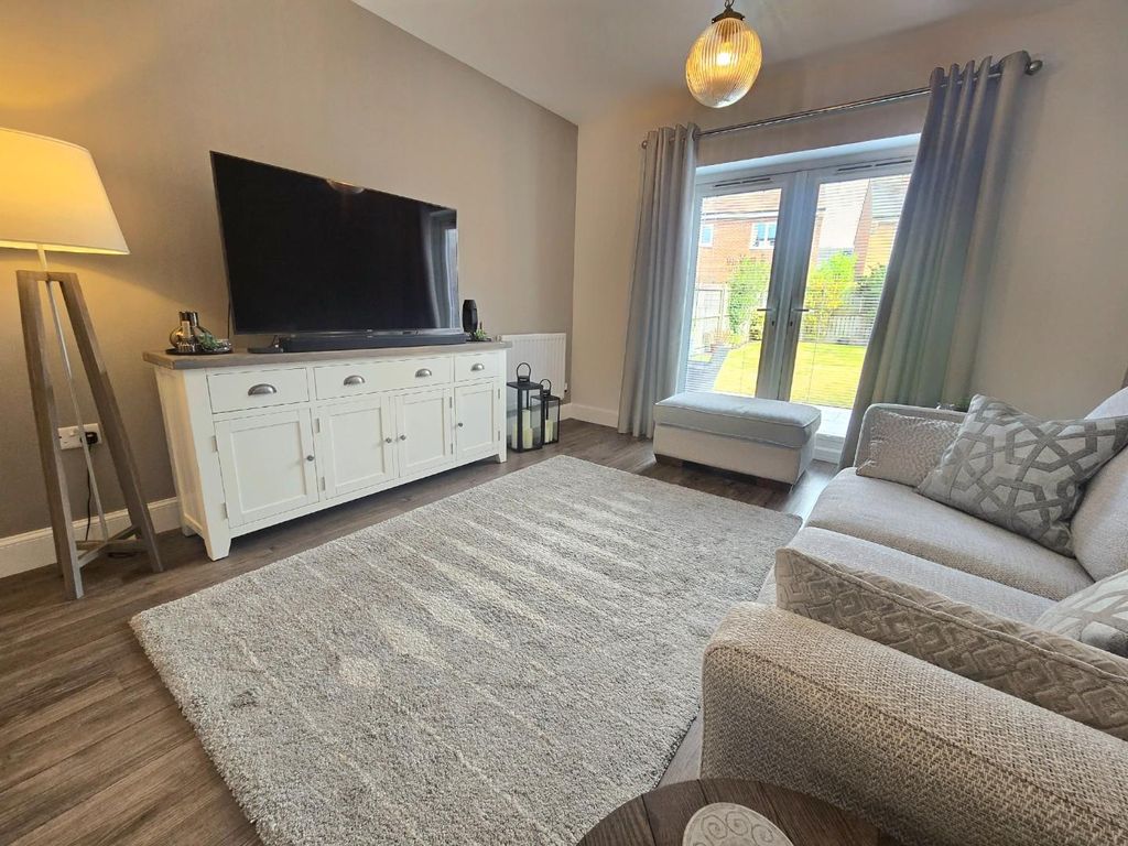 Property photo 2 of 21 Living