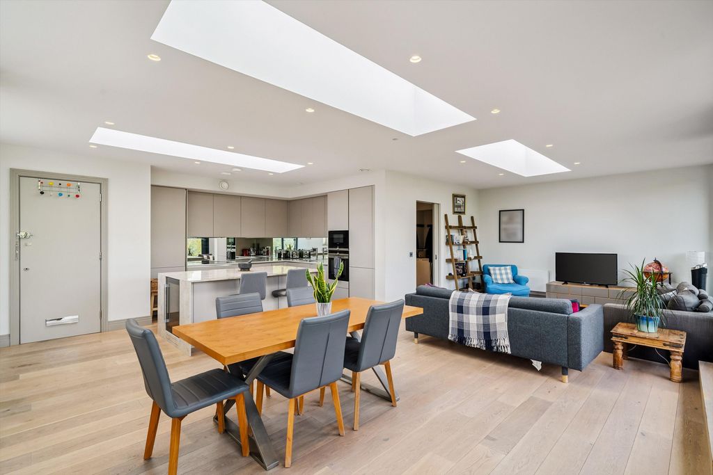 Property photo 3 of 22 Image