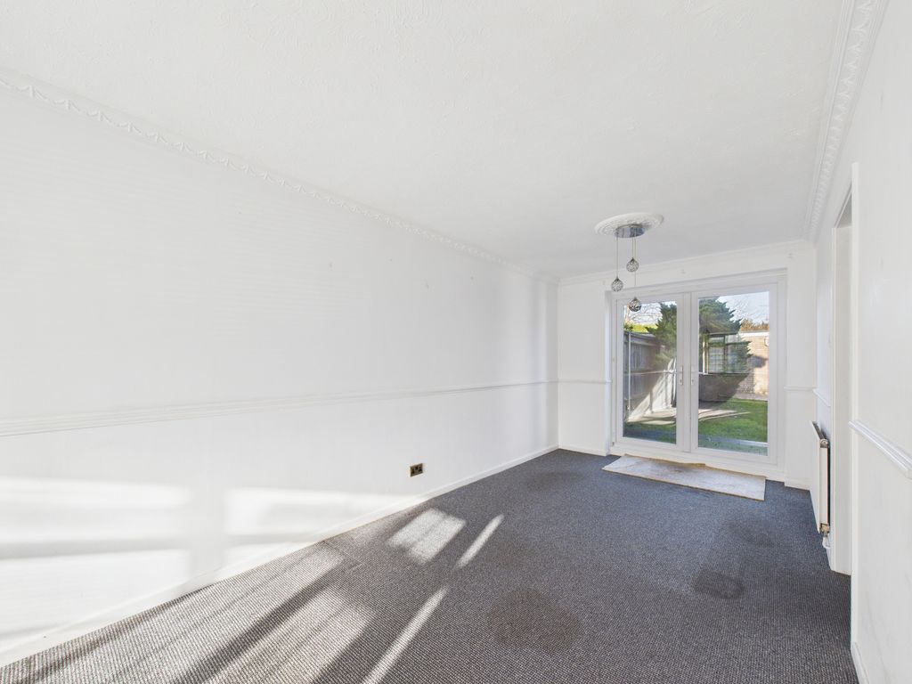 Property photo 3 of 11 Dining Area