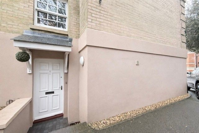 Property photo 2 of 10 Private Entrance