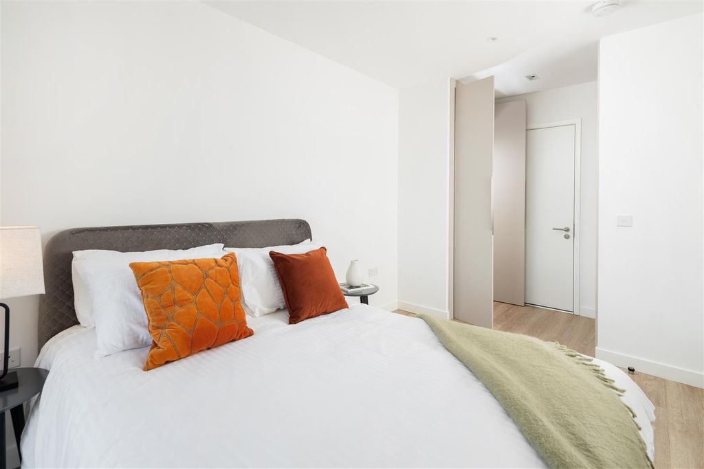 Property photo 1 of 10 Selectproperty-Circlesquare(51).Jpg