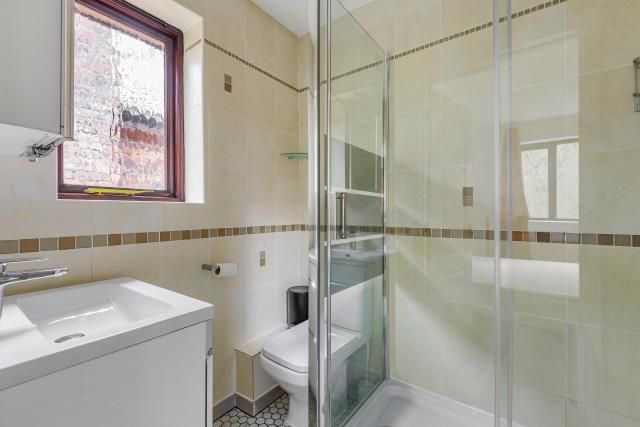 Property photo 3 of 21 Bathroom