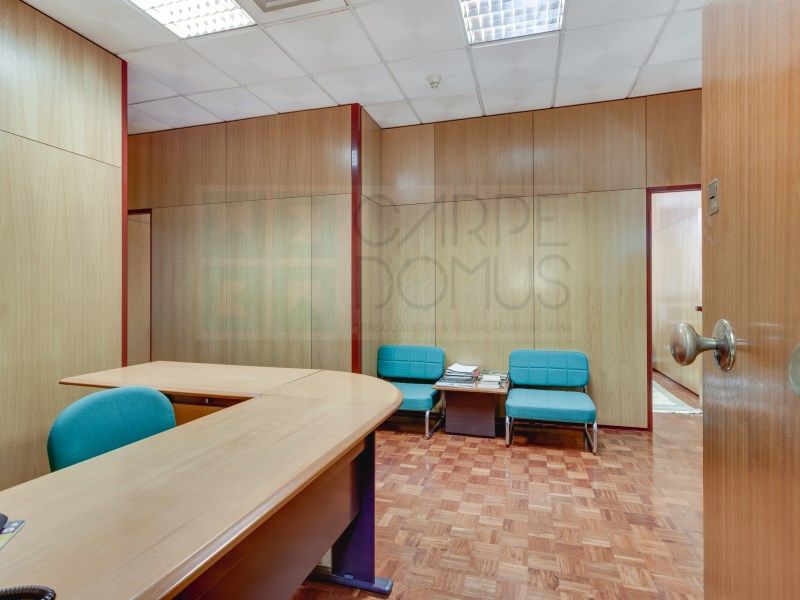 Property photo 2 of 31