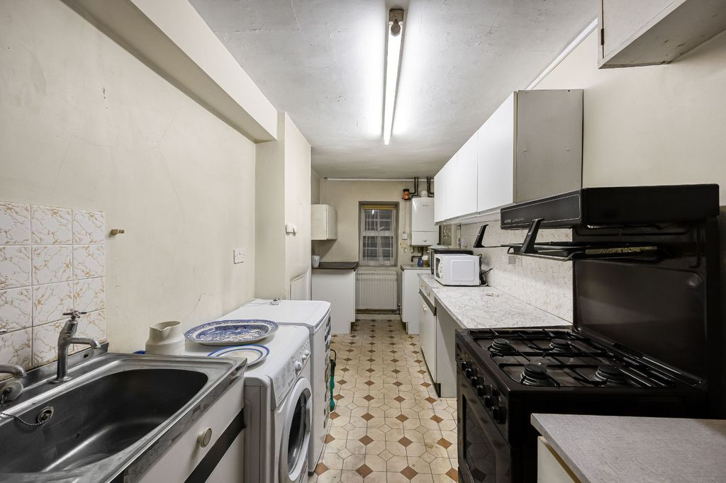 Property photo 3 of 13 Kitchen