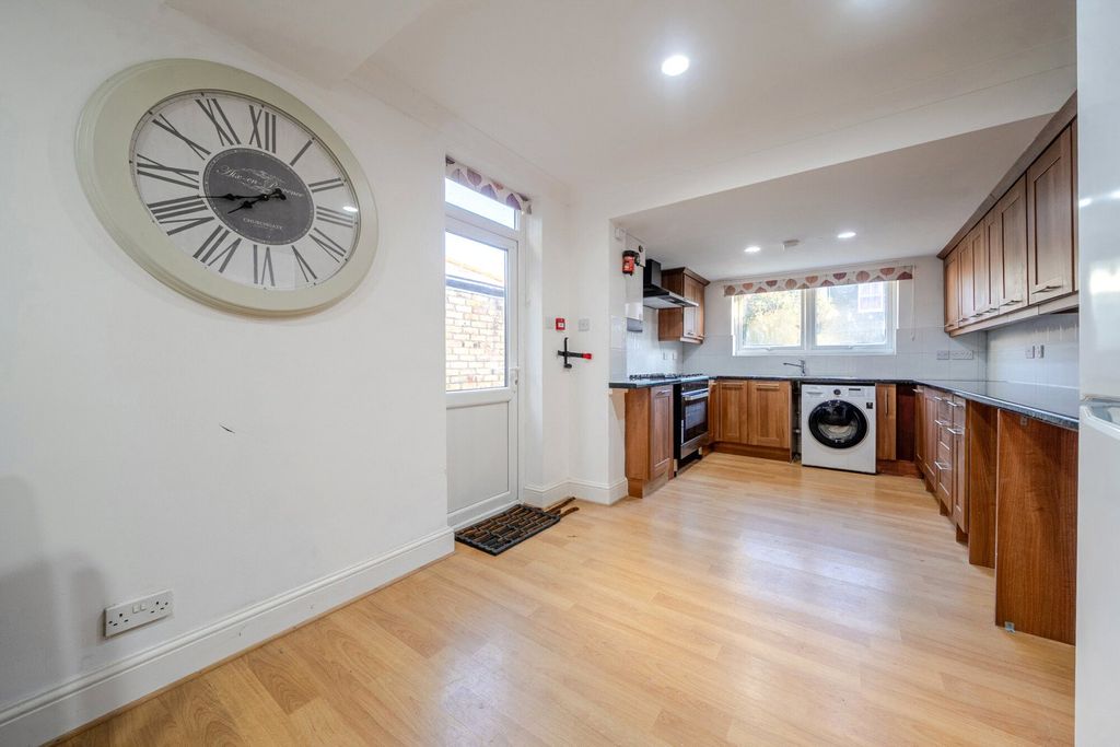 Property photo 1 of 16 1400307-4-6967709...