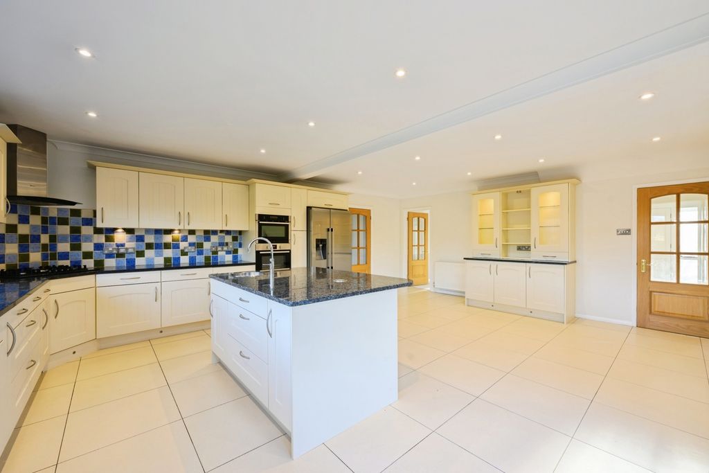 Property photo 2 of 20 Photo