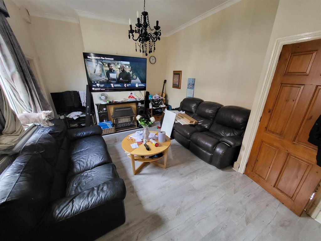 Property photo 2 of 13 Lounge
