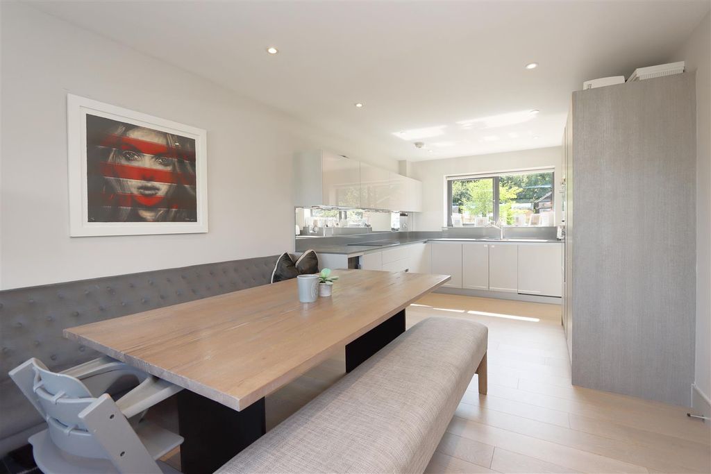 Property photo 2 of 23