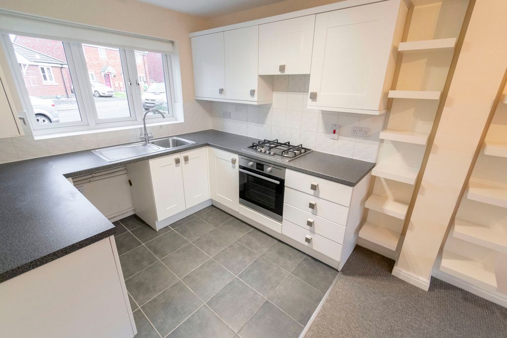 Property photo 2 of 11 Kitchen