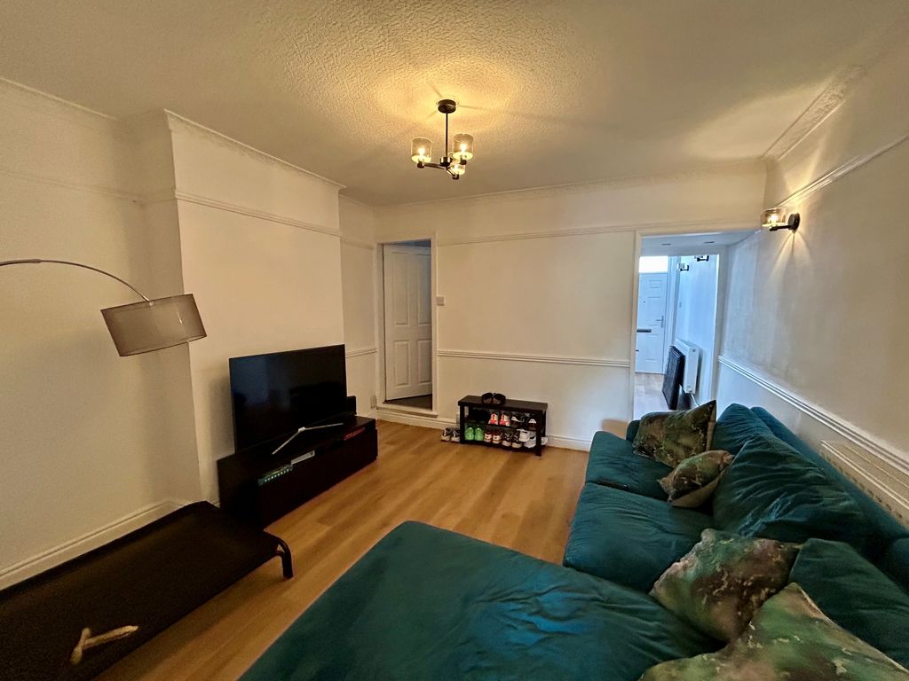 Property photo 3 of 8