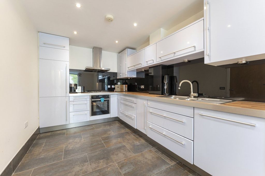 Property photo 3 of 23 Picture No. 17