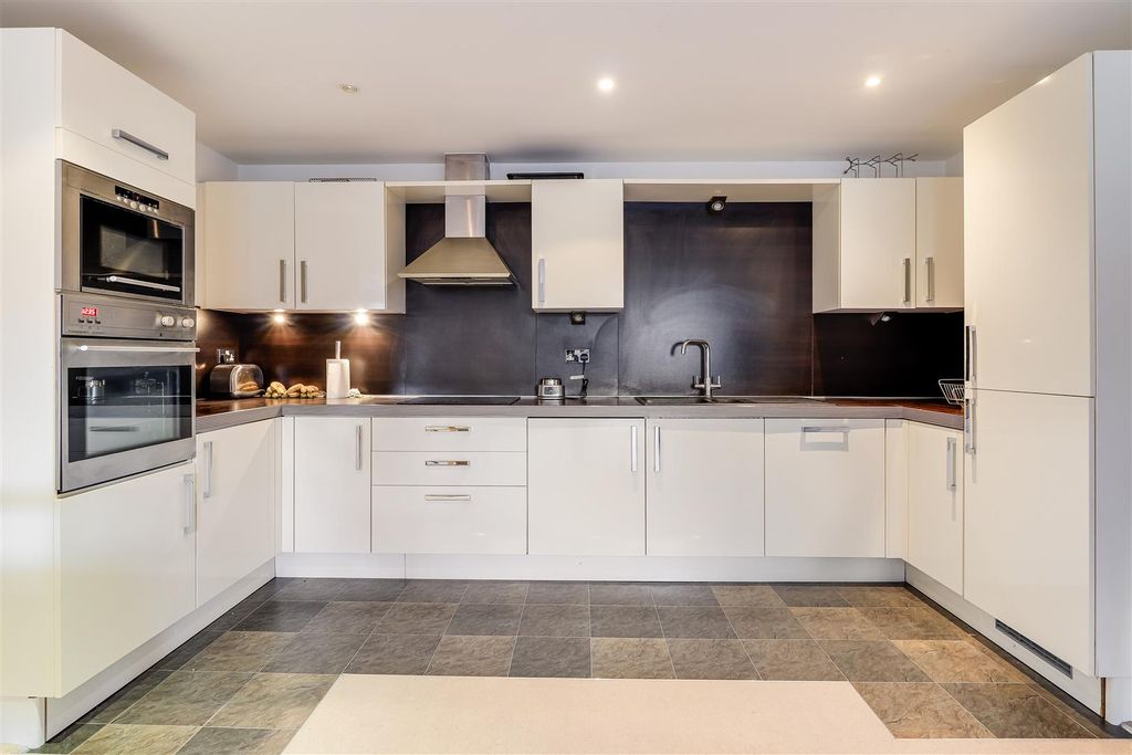 Property photo 2 of 24 Img (1).Jpg