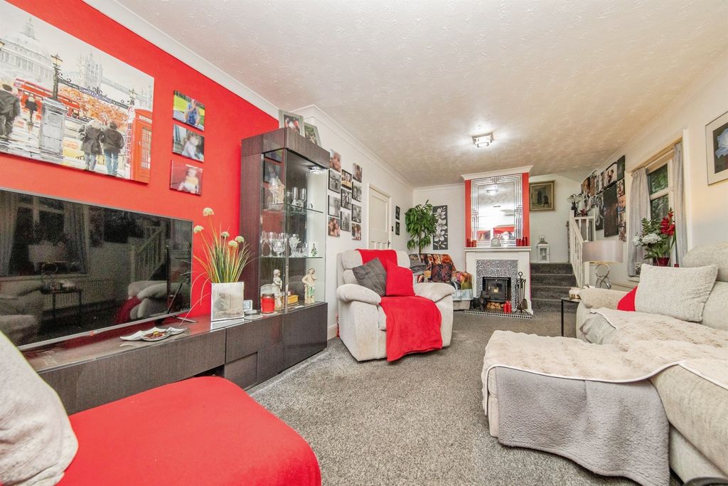 Property photo 2 of 19