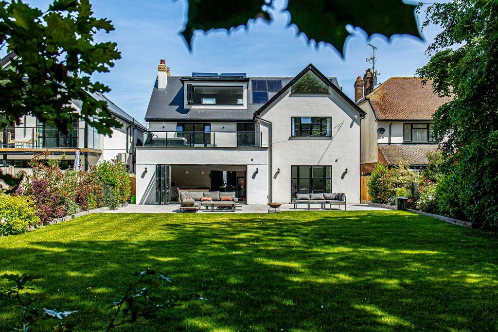 Property photo 2 of 45