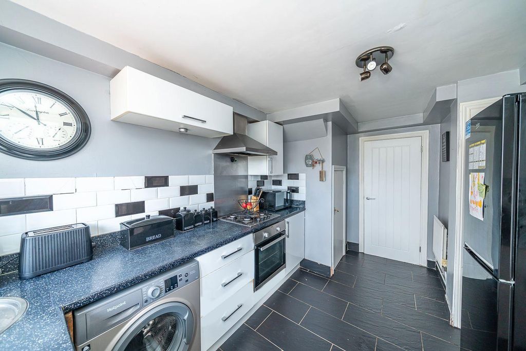 Property photo 2 of 21