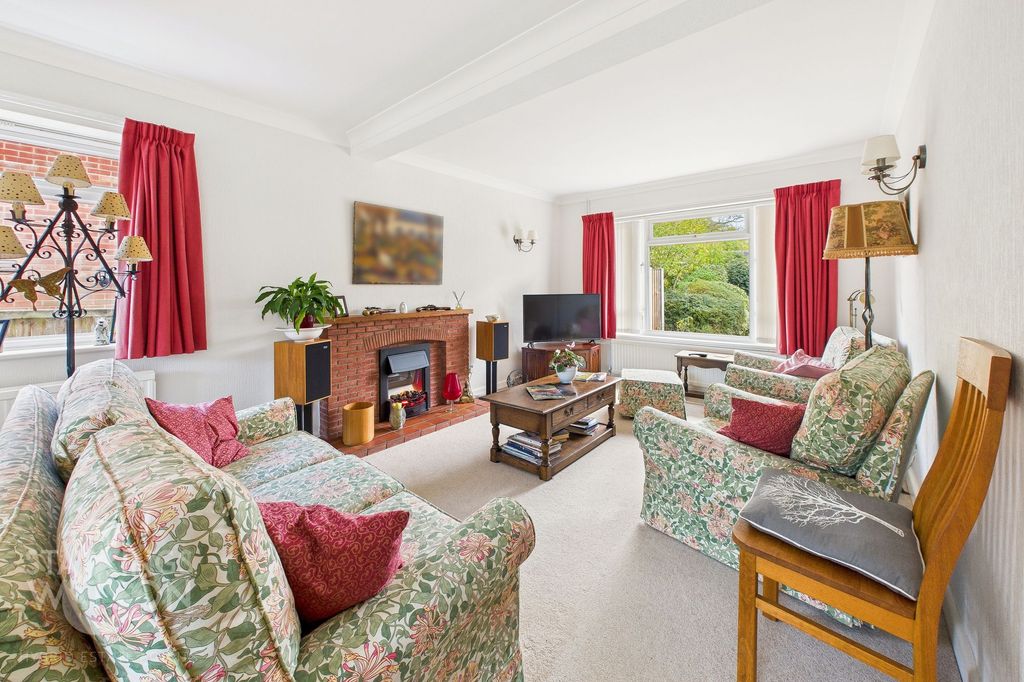 Property photo 2 of 23