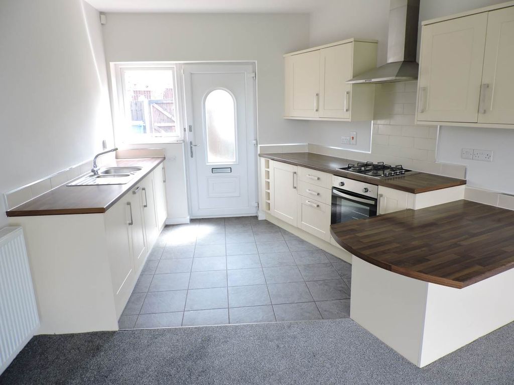 Property photo 2 of 6 Kitchen