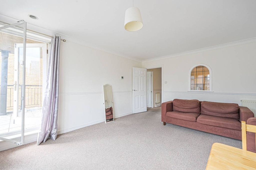 Property photo 3 of 11
